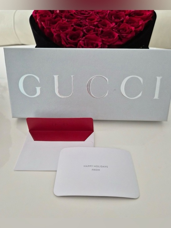 Gucci Luxury Stationery Set (10 Cards
& 10 Envelopes) - Picture 5 of 8